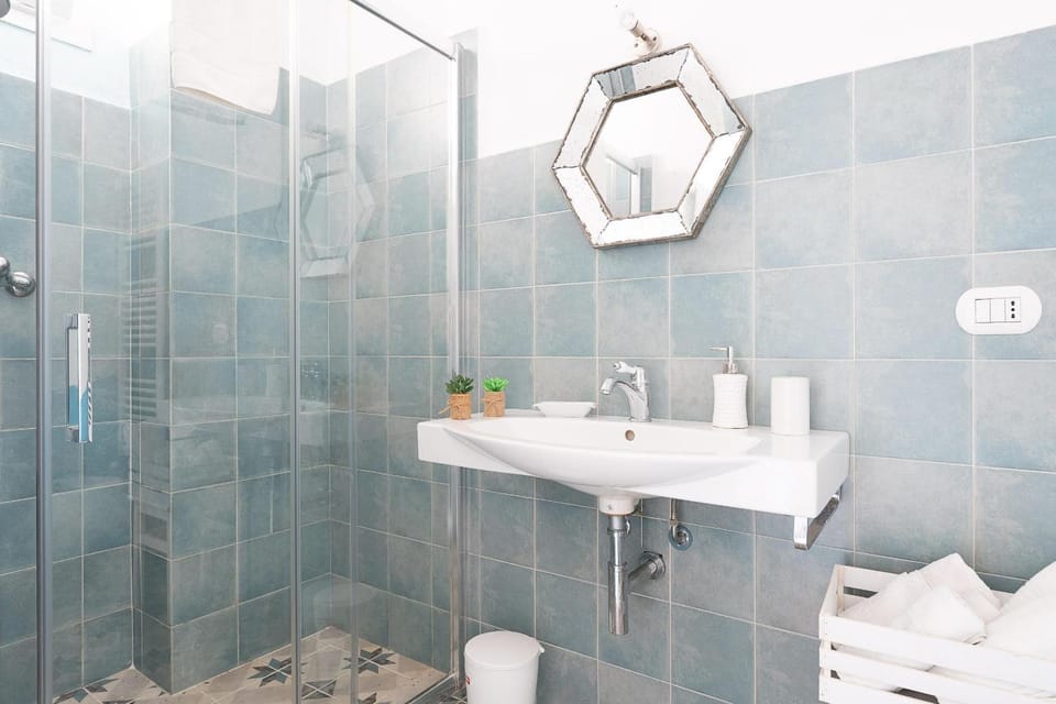 Shower, Bathroom, towels