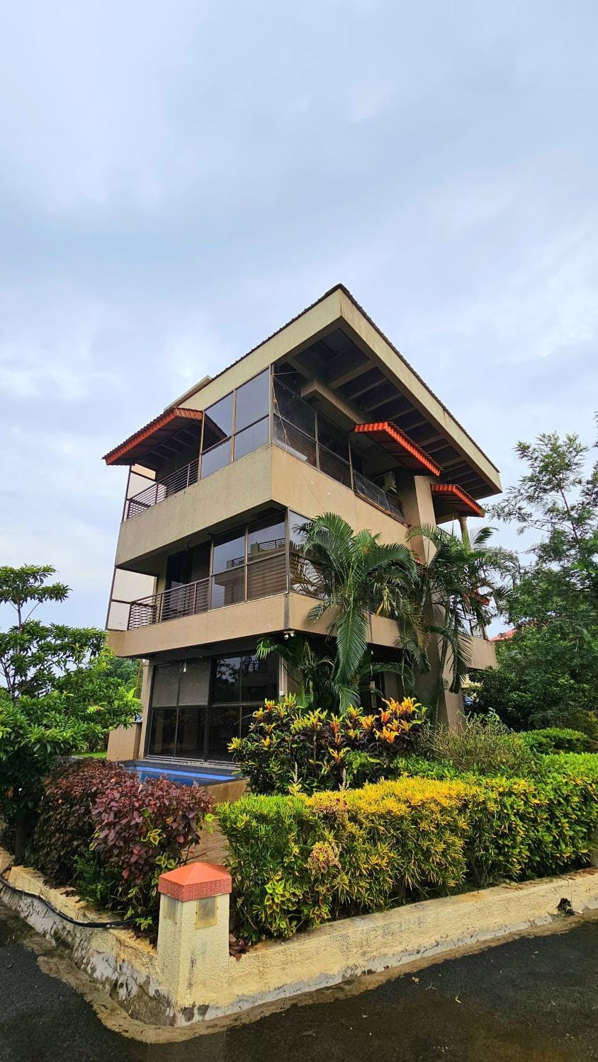 Elephant House Luxury Villa with Curve Pool-Colossal Garden-Panoramic View Villa in Lonavla