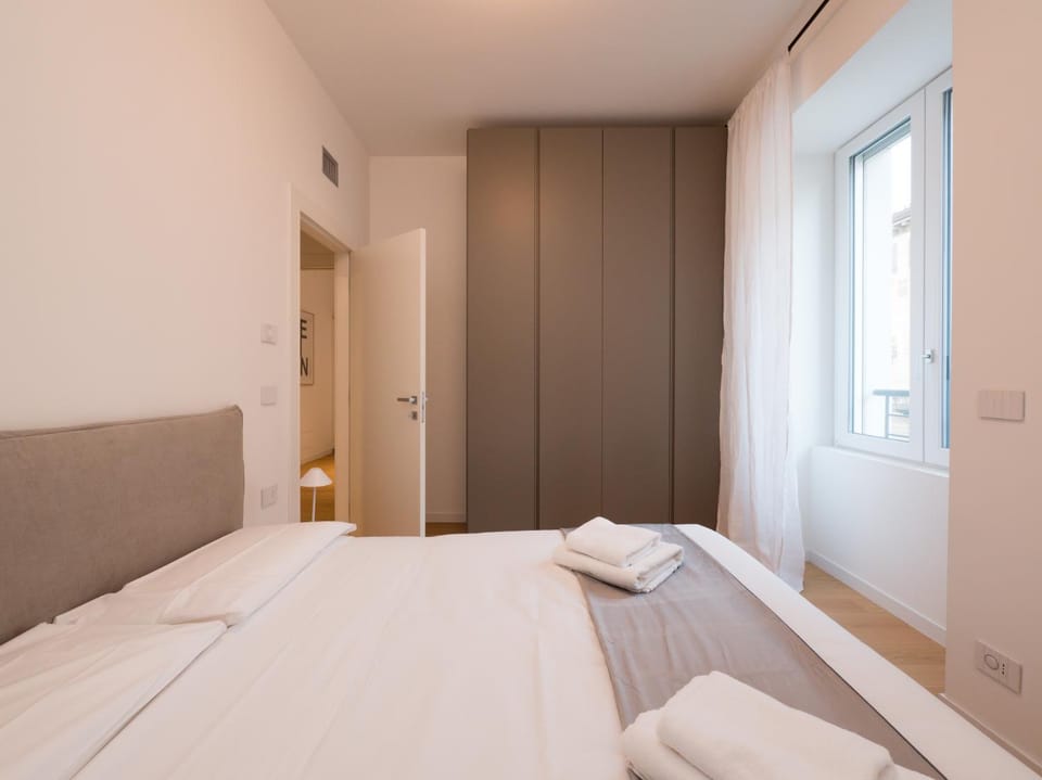 Xenia Milano - 2rooms apt in Via Petrella 4 D Apartment in Milan