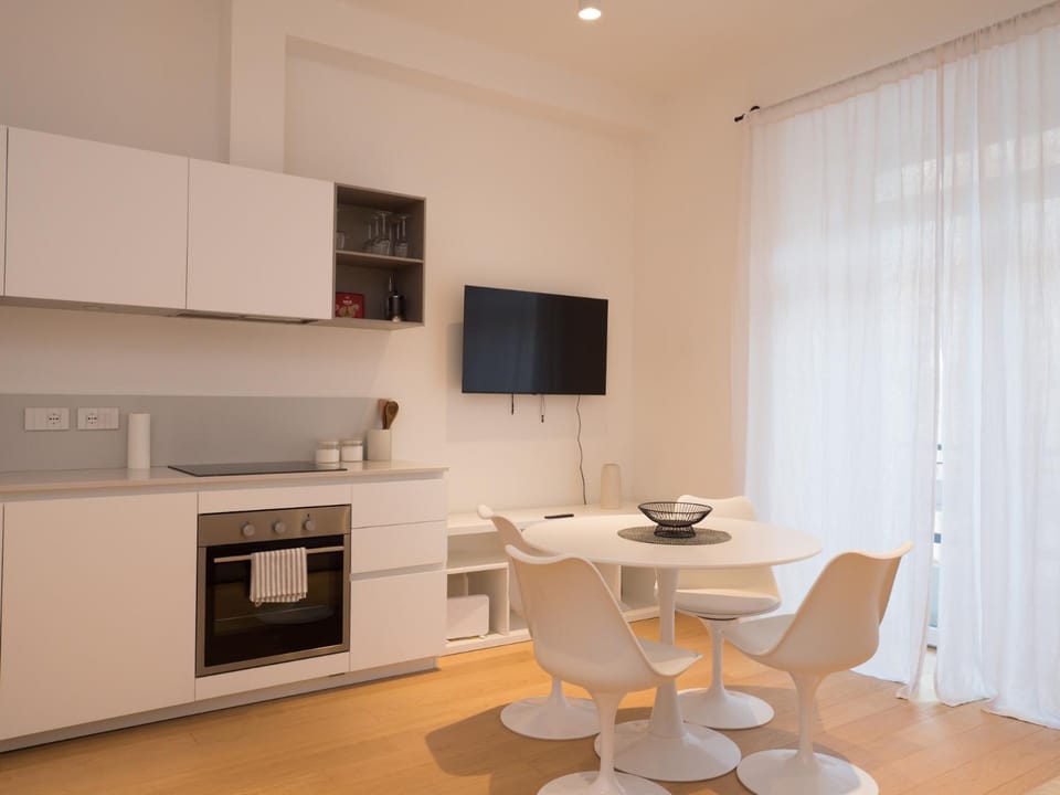 Xenia Milano - 2rooms apt in Via Petrella 4 D Apartment in Milan
