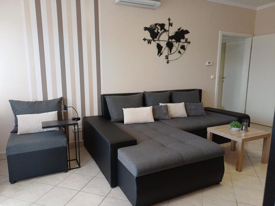 Bed, Living room, Seating area