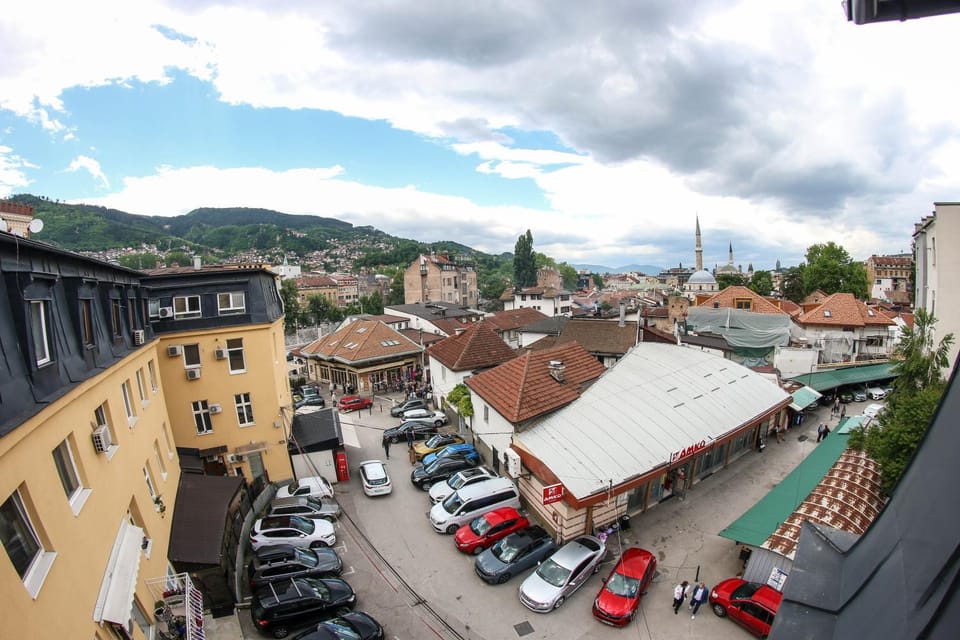 Property building, Day, Neighbourhood, City view, Mountain view, Street view, Location, Parking