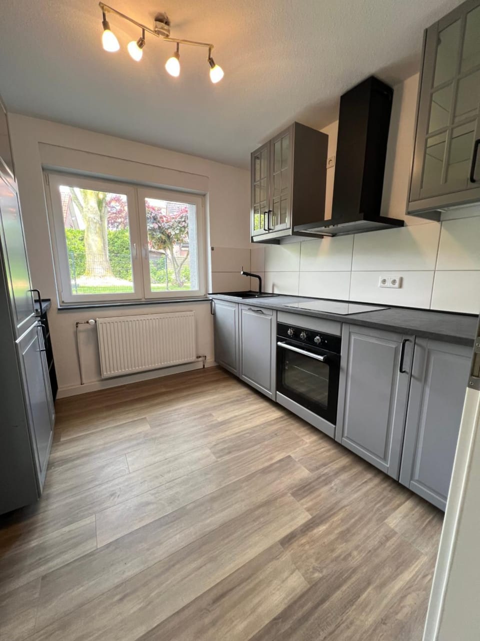 Kitchen or kitchenette, oven
