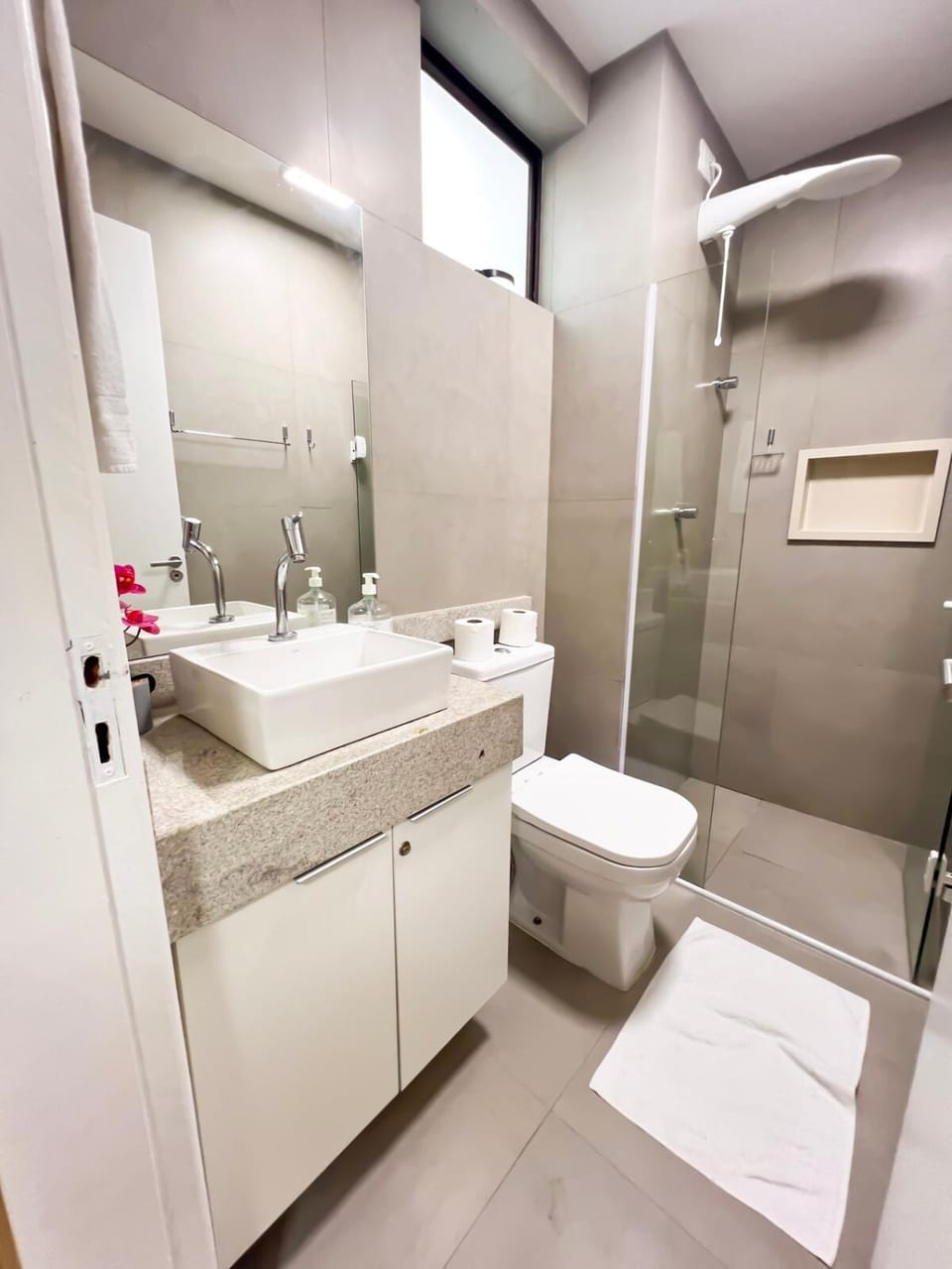Shower, Bathroom, towels