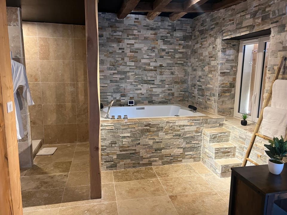 Hot Tub, Bath