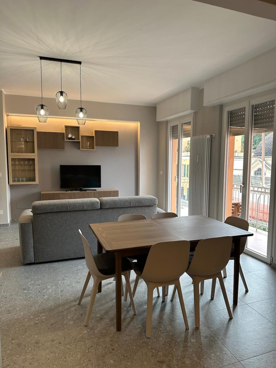 TV and multimedia, Kitchen or kitchenette, Living room, Seating area, Dining area