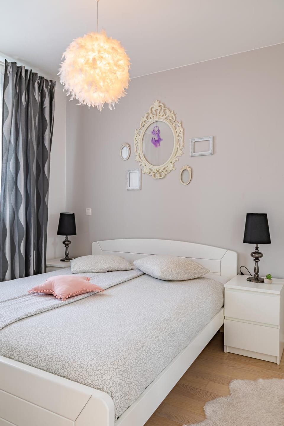 Bed, Photo of the whole room, Decorative detail, Bedroom, wardrobe