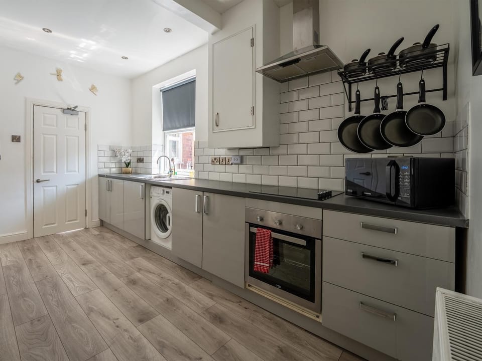 Kitchen or kitchenette, dishwasher, minibar, oven, pet friendly, stove, toaster, washing machine, dryer