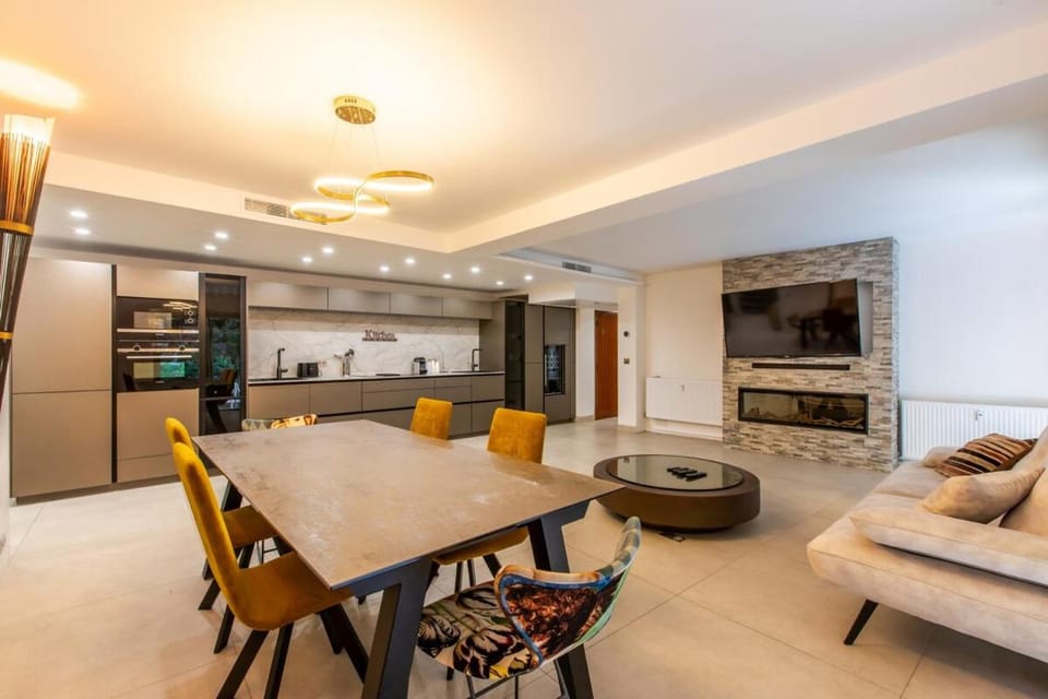 Kitchen or kitchenette, Living room, Dining area