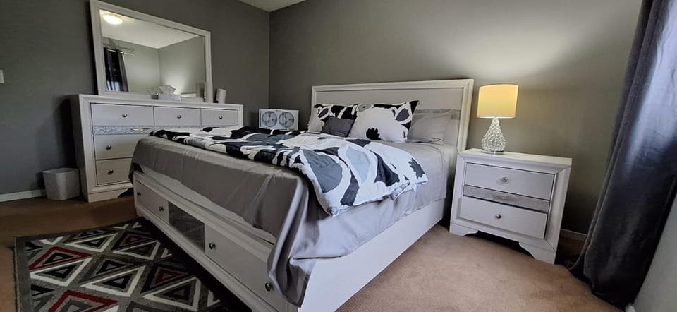 Photo of the whole room, Bedroom
