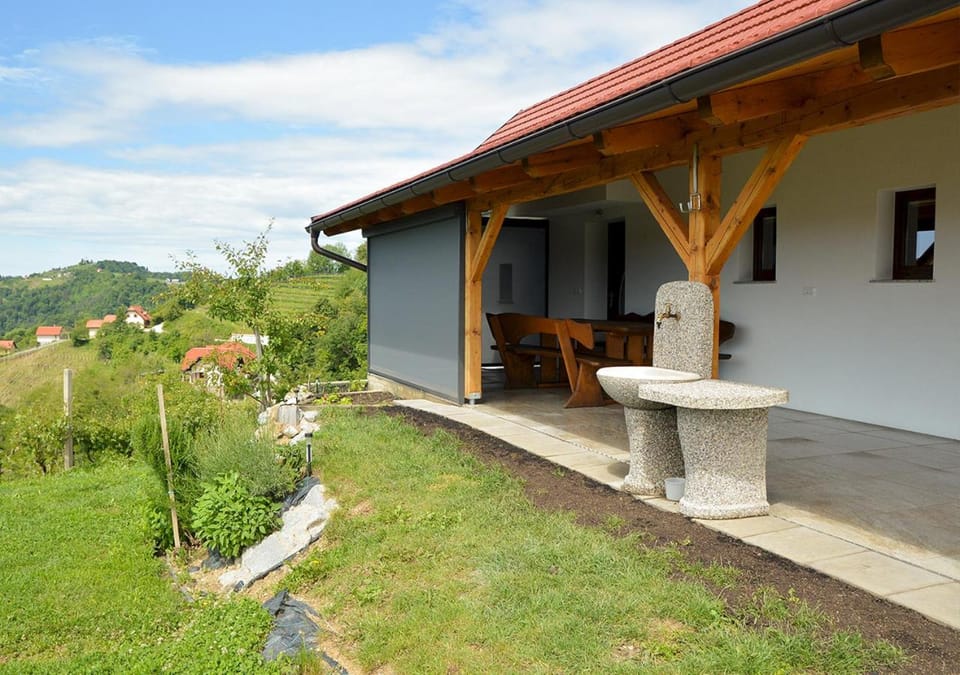 Property building, Patio, Day, Natural landscape, Garden, View (from property/room), Balcony/Terrace, Garden view, Mountain view