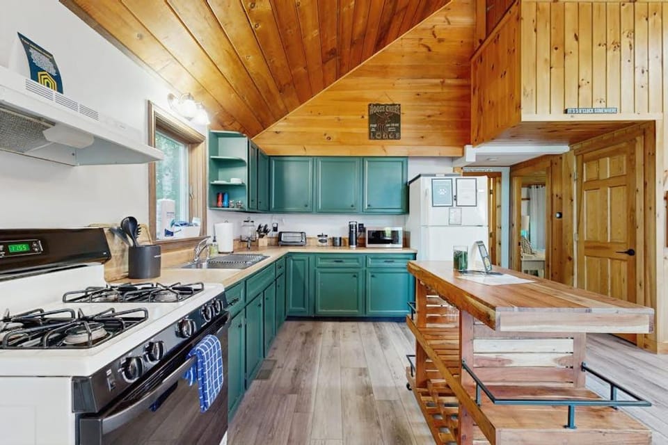Kitchen or kitchenette, kitchen