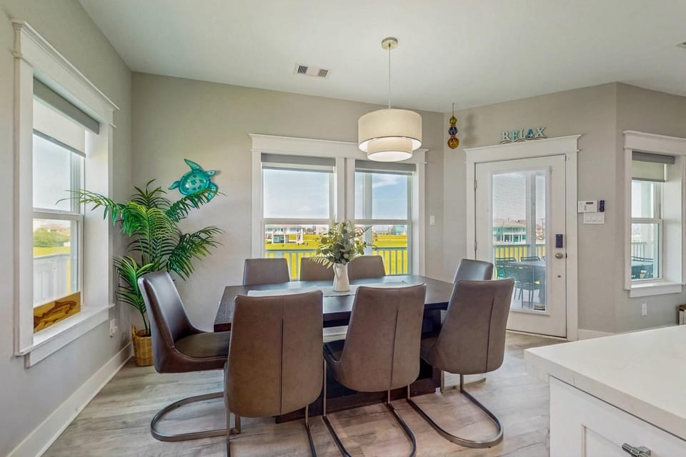 Warrior in Paradise House in Hitchcock