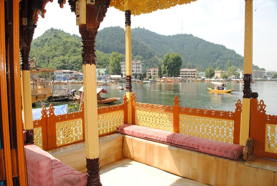 House boat New Chez Henry Docked boat in India