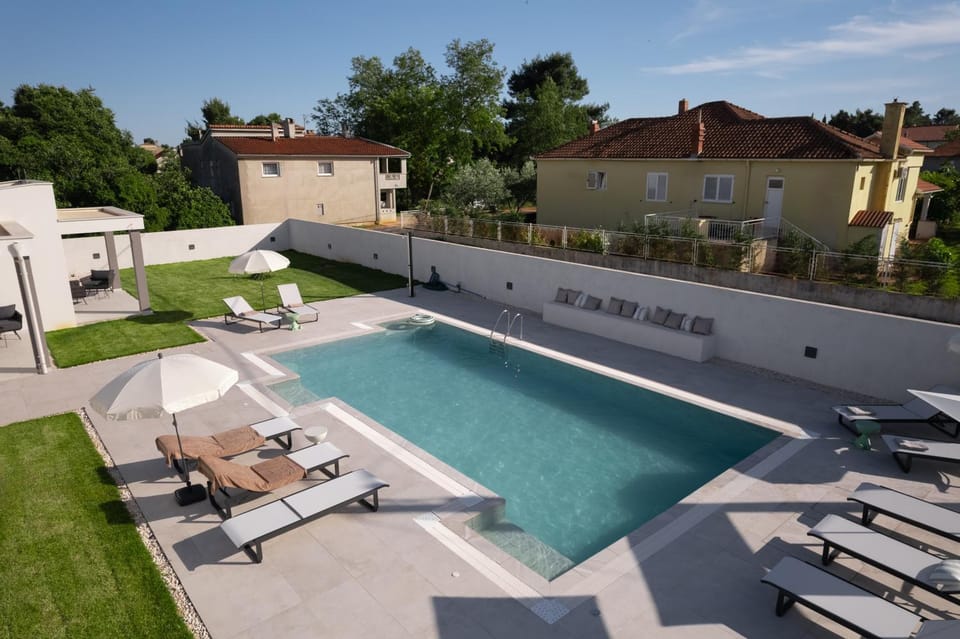 Venti apartments with swimming pool and private parking Apartment in Zadar County