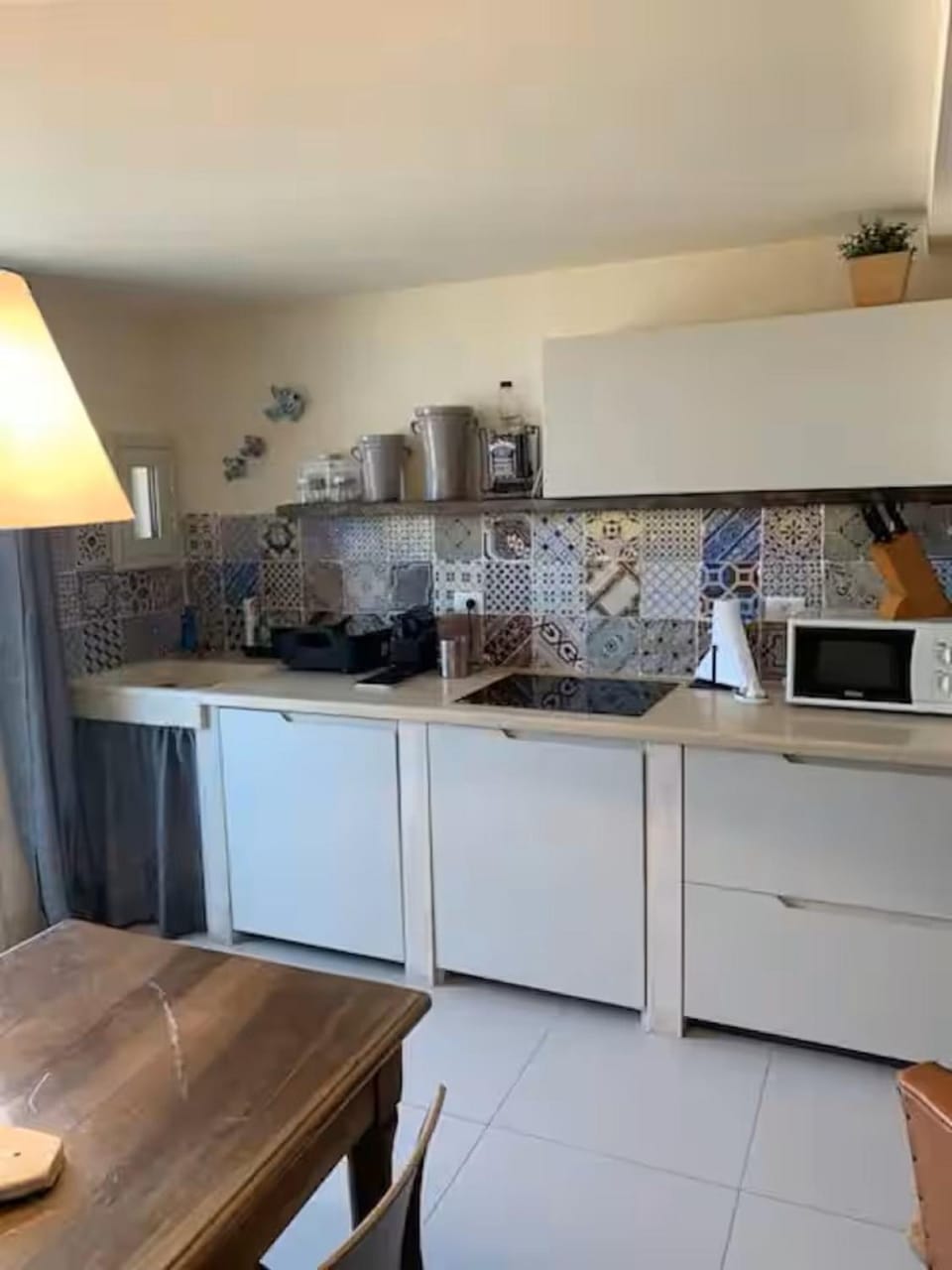 Coffee/tea facilities, Kitchen or kitchenette, dishwasher, minibar, stove