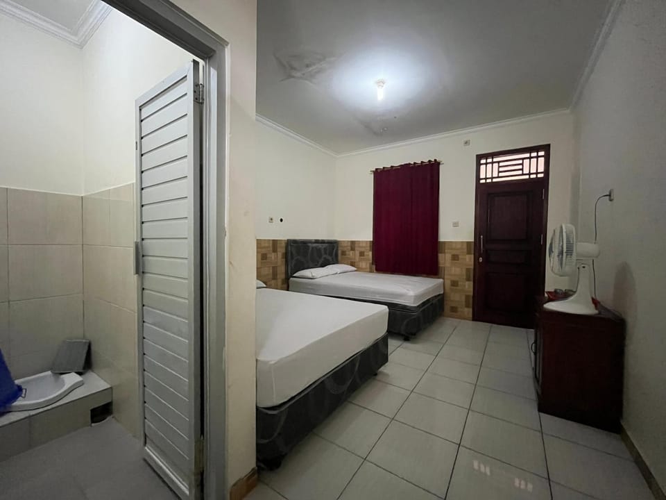 Bed, Bathroom, Bedroom