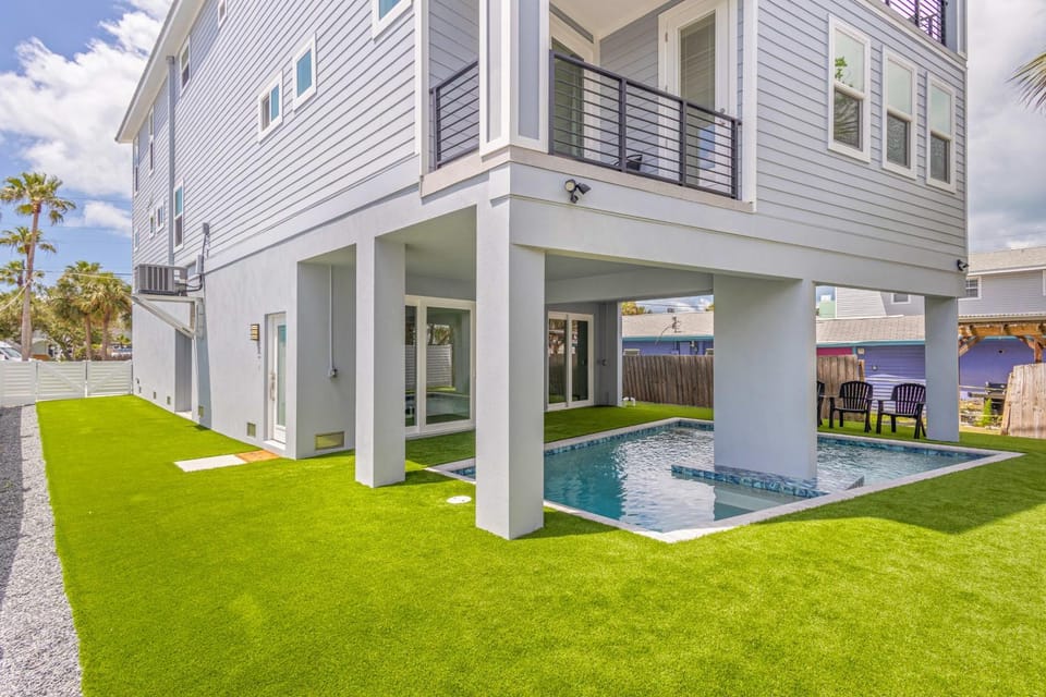 Beacon by the Sea- Unit B House in Bradenton Beach