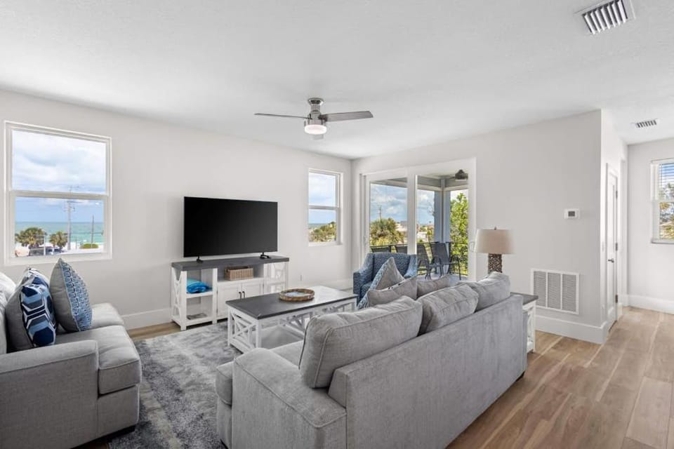 Beacon by the Sea- Unit B House in Bradenton Beach