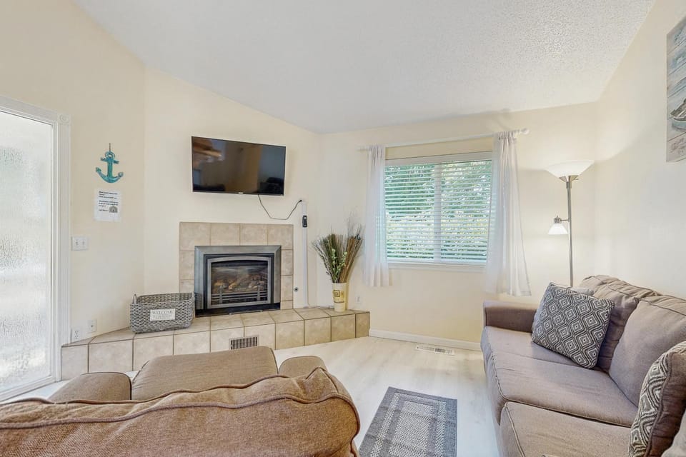 Cottage by the Sea House in Devils Lake