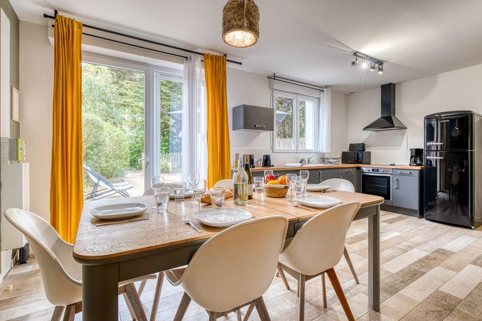 Kitchen or kitchenette, Dining area, Food, dishwasher, oven, stove