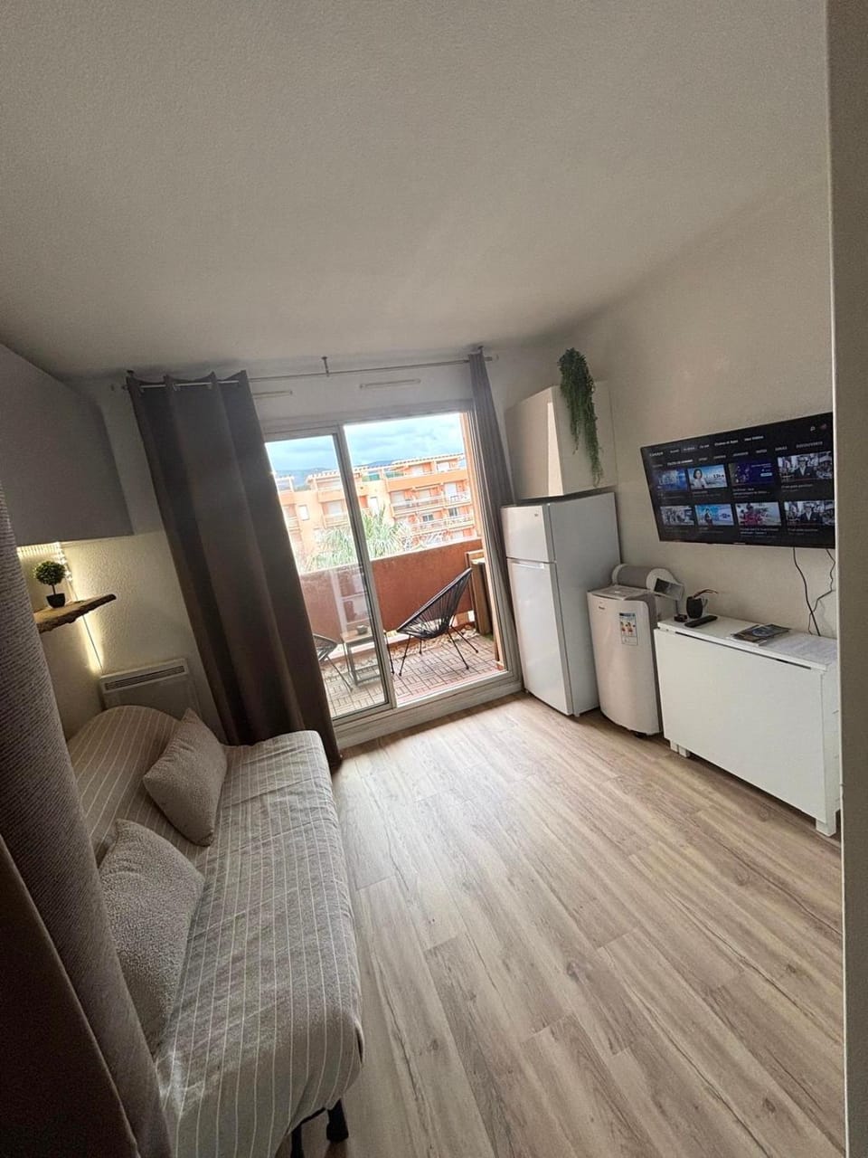 Appartement Favière-plage, Piscine-Terrain de tennis-Foot Apartment in Bormes-les-Mimosas