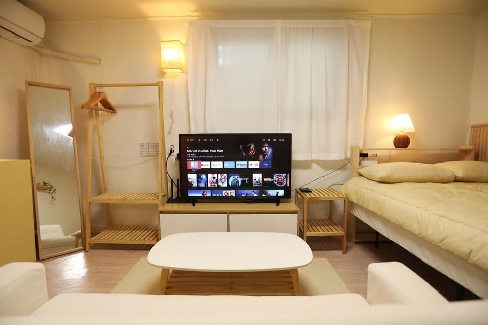 Bed, TV and multimedia, Bedroom, air conditioner
