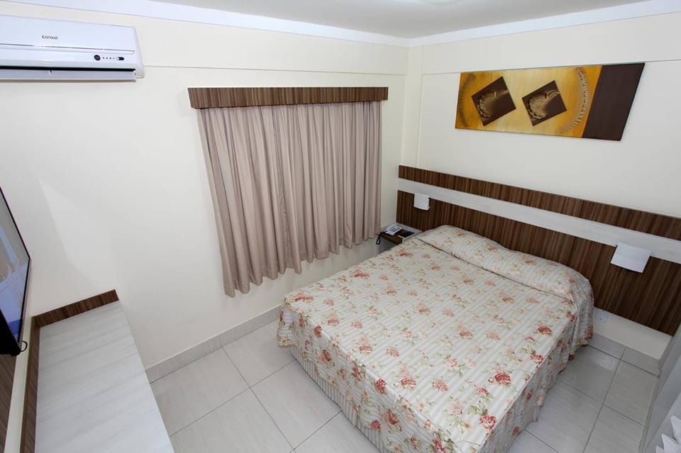 Bed, TV and multimedia, Photo of the whole room, Bedroom, air conditioner