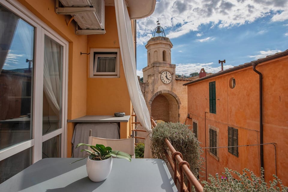 Property building, Balcony/Terrace