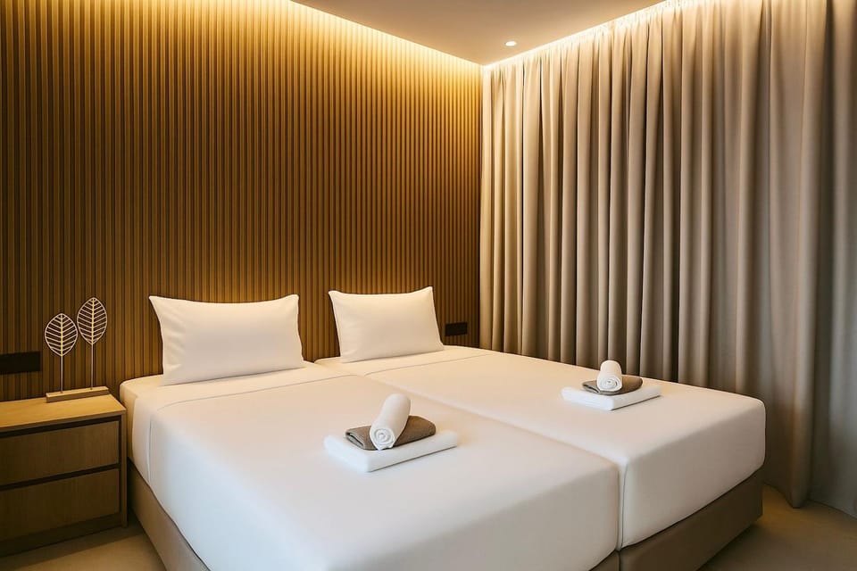 Bed, Bedroom, towels