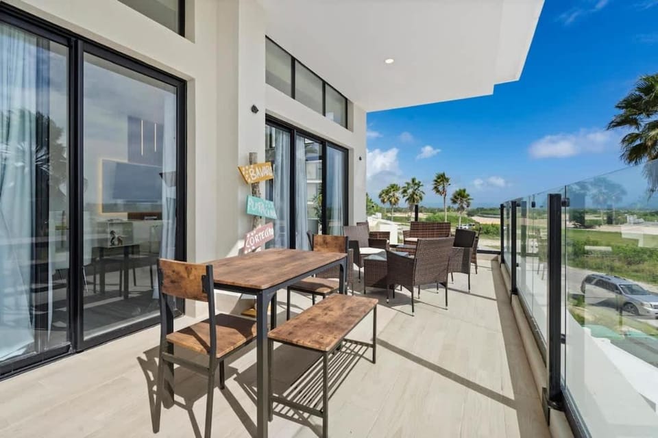 Patio, Day, Balcony/Terrace, Balcony/Terrace, Dining area