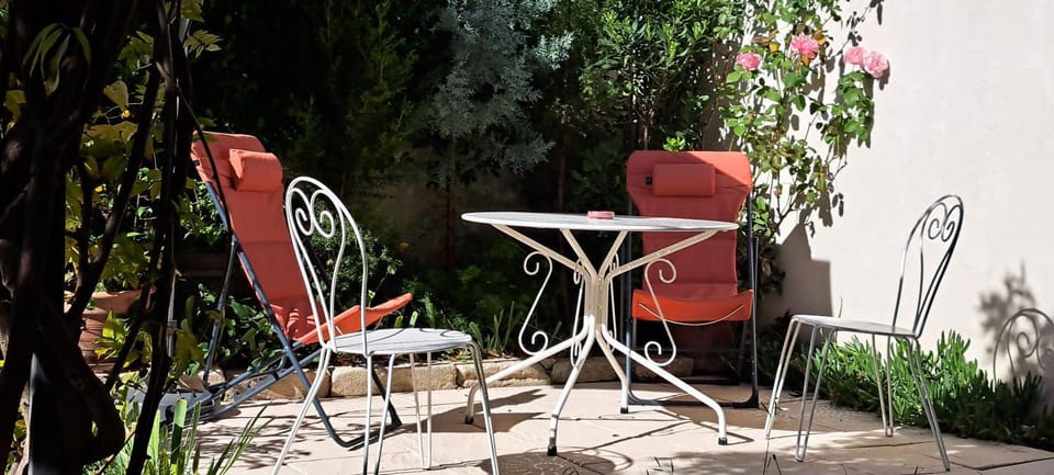 Patio, Spring, Day, Garden, Balcony/Terrace, Balcony/Terrace, Dining area, Garden view