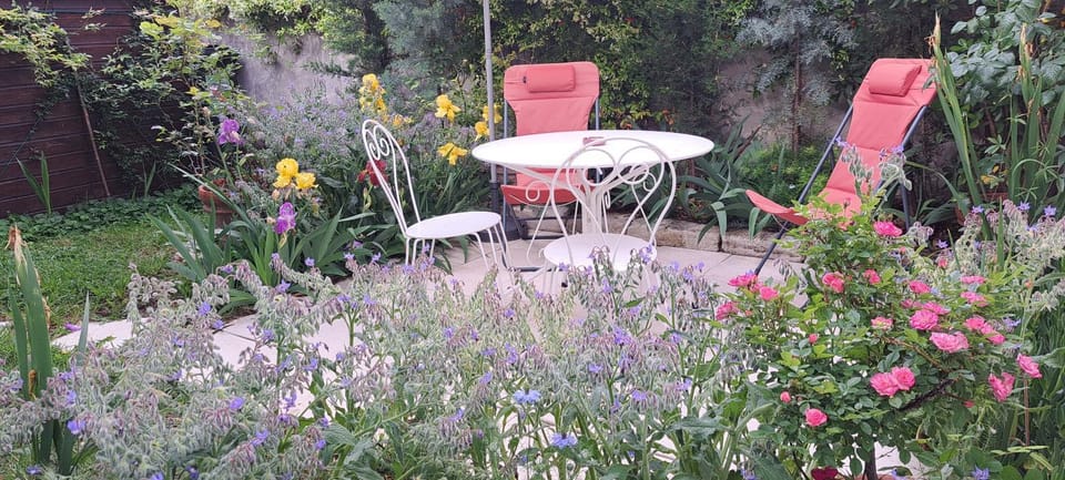 Property building, Patio, Patio, Spring, Garden, Garden, Garden view, Garden view