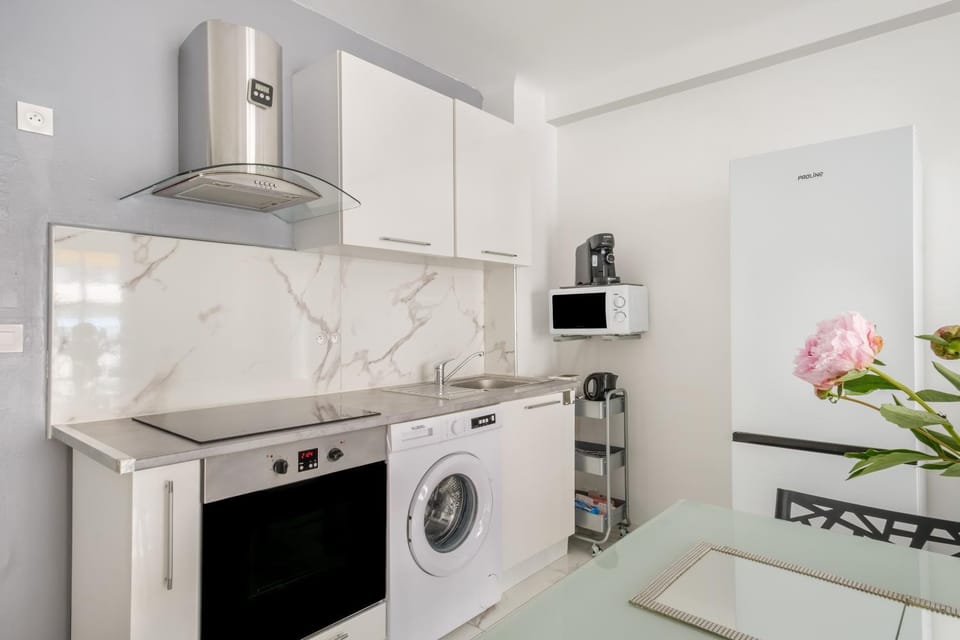 Kitchen or kitchenette, Living room