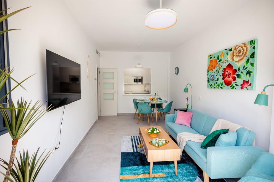 Communal lounge/ TV room, TV and multimedia, Living room, Seating area, Dining area, air conditioner
