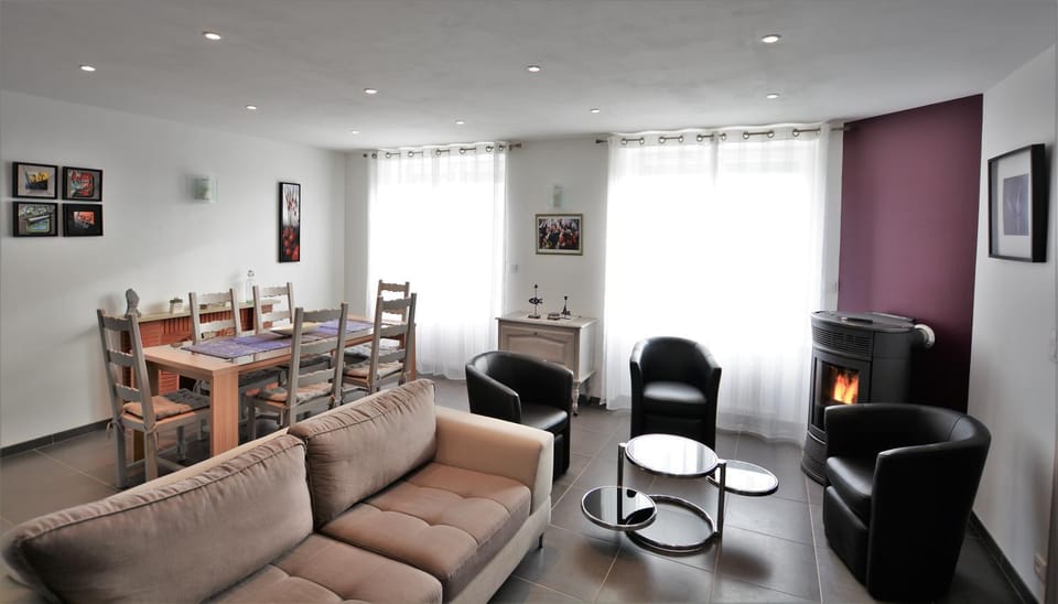 Living room, Dining area, fireplace