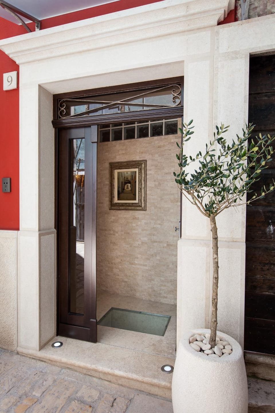 Facade/entrance, Day, Decorative detail, On site