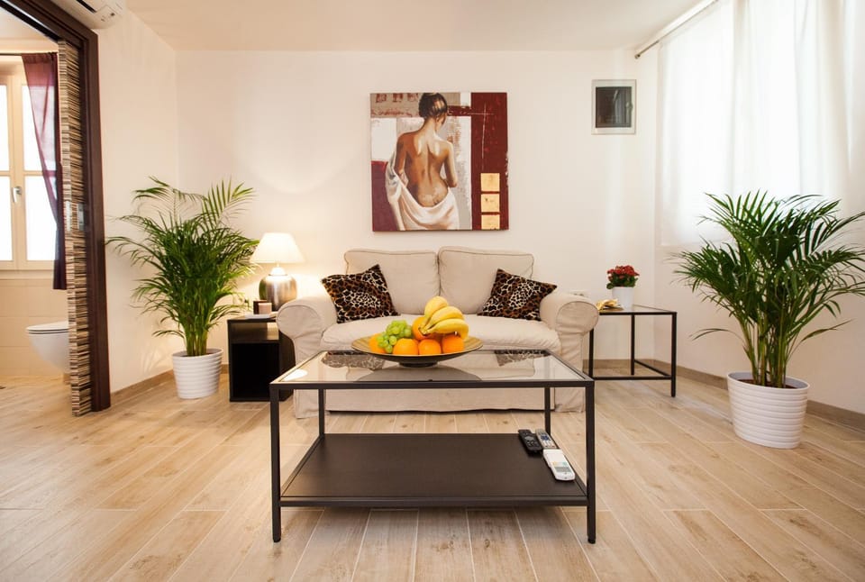 Living room, Decorative detail, Seating area