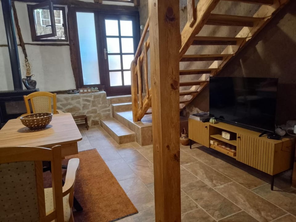 Communal lounge/ TV room, TV and multimedia, Living room