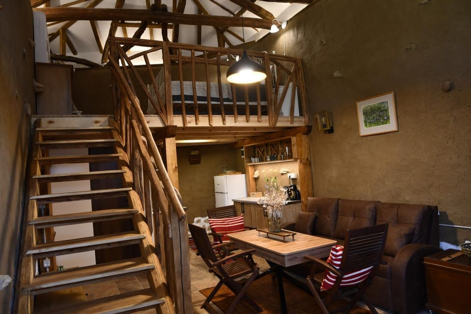 Property building, Seating area