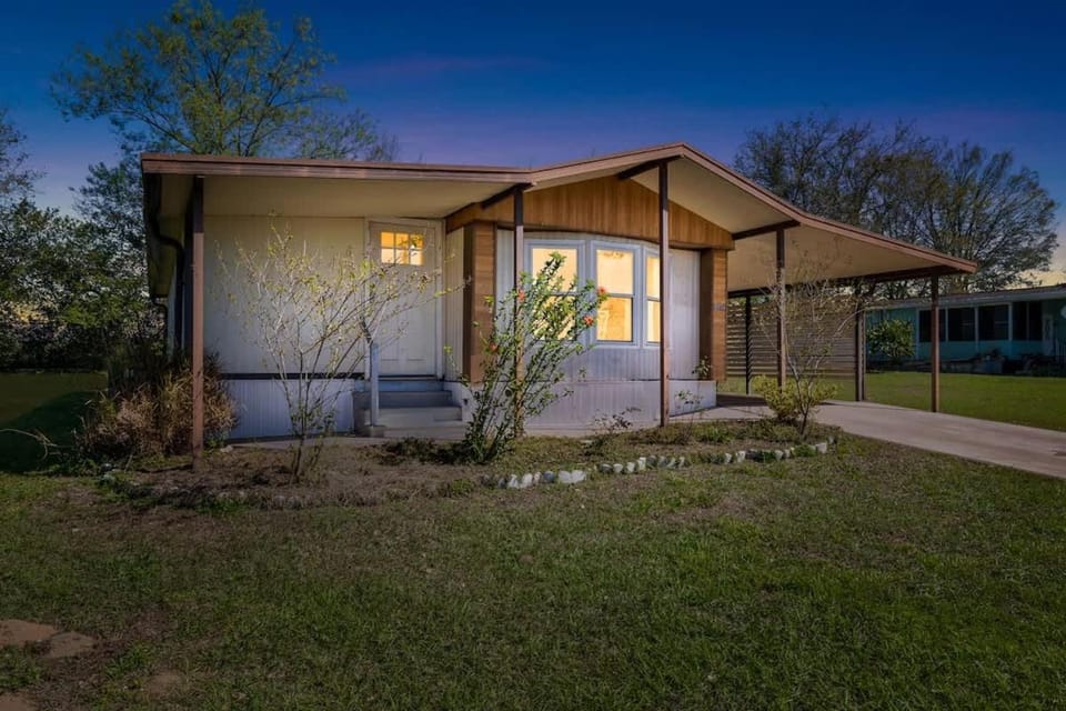 3 Bedroom, Comfy Home Dade City, Gated Community House in Florida