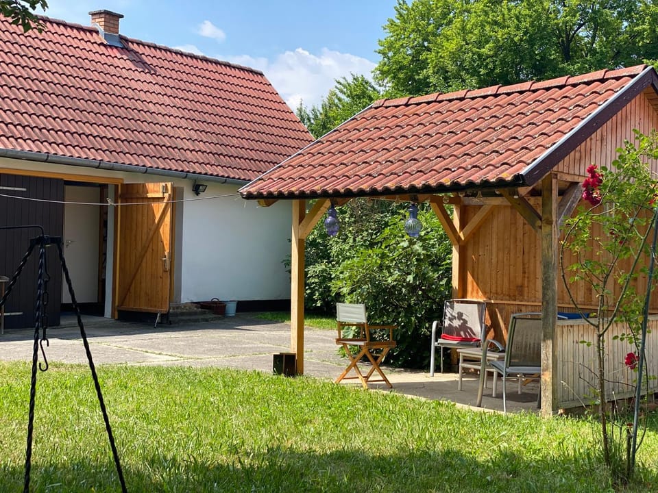 Back to Basic Baranya HU Horvàthertelend House in Hungary