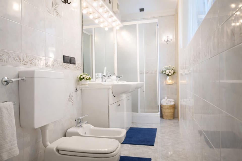 Shower, Bathroom, hair dryier