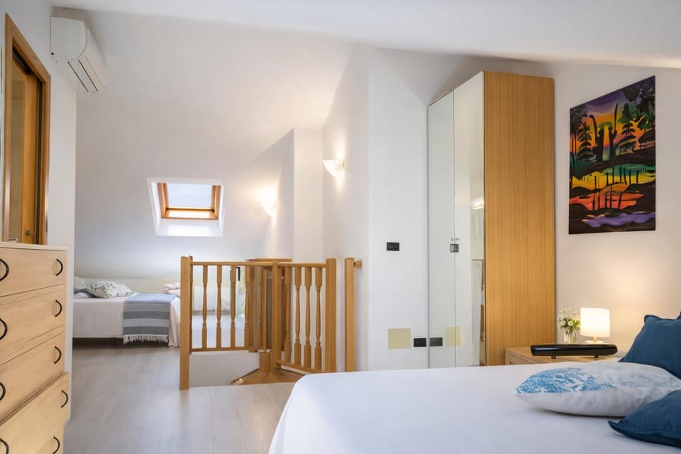 Bedroom, wardrobe, air conditioner