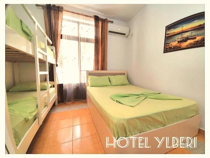 Bed, Photo of the whole room, Bedroom, air conditioner
