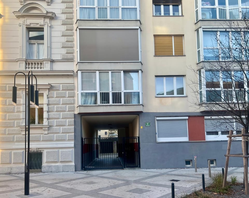 Property building, Facade/entrance