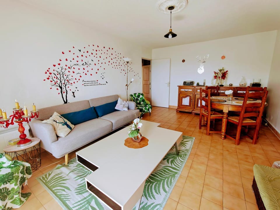 2 bedroom Nice Ouest old Apartment in Nice