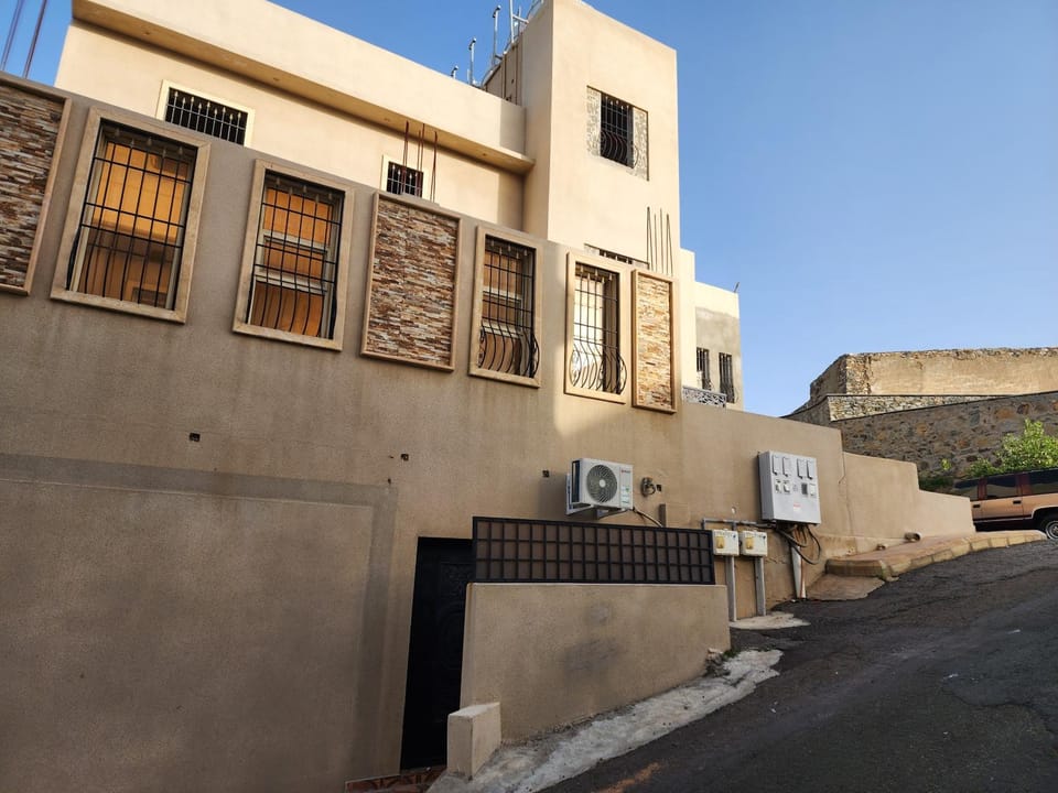 شقة خاصة غرفتي نوم صالةطعام غرفة معيشة حمام Private independent apartment Apartment in Saudi Arabia