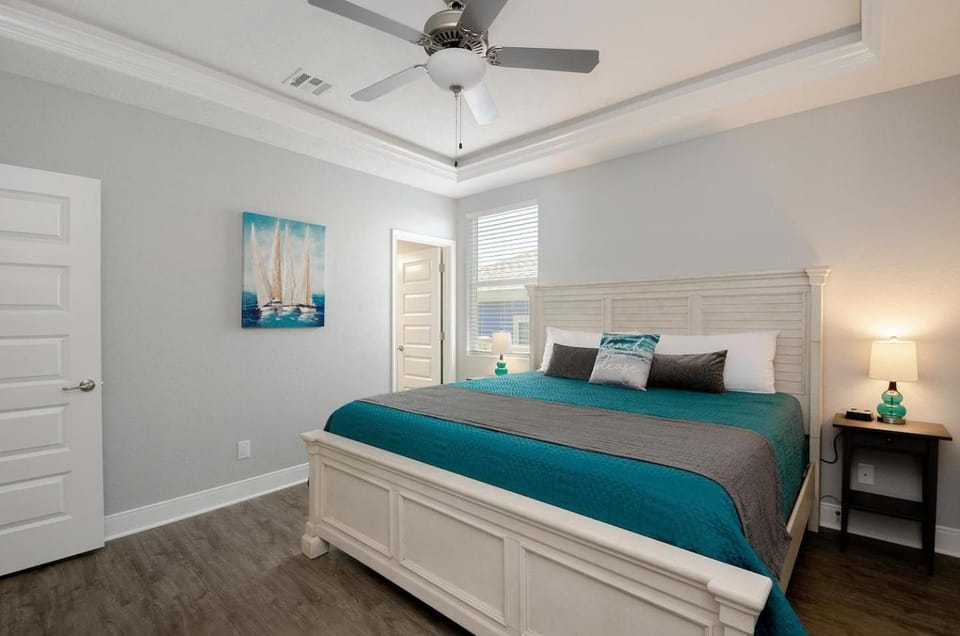 Bed, Photo of the whole room, Decorative detail, Bedroom
