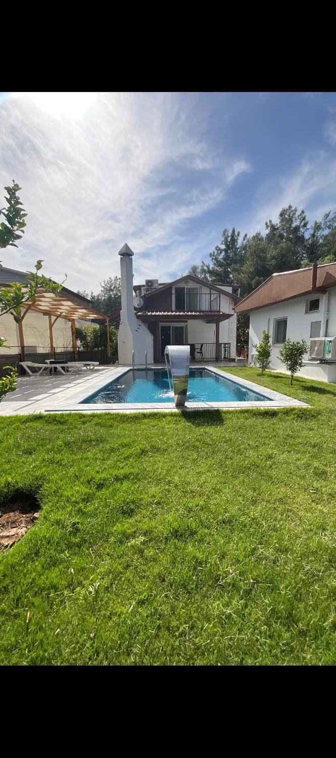 Property building, Day, Garden, Garden view, Pool view, Swimming pool, sunbed